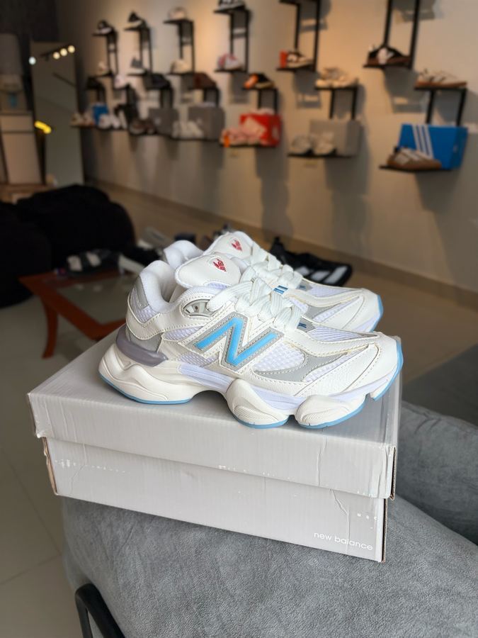 Tênis New Balance 9060 branco/azul